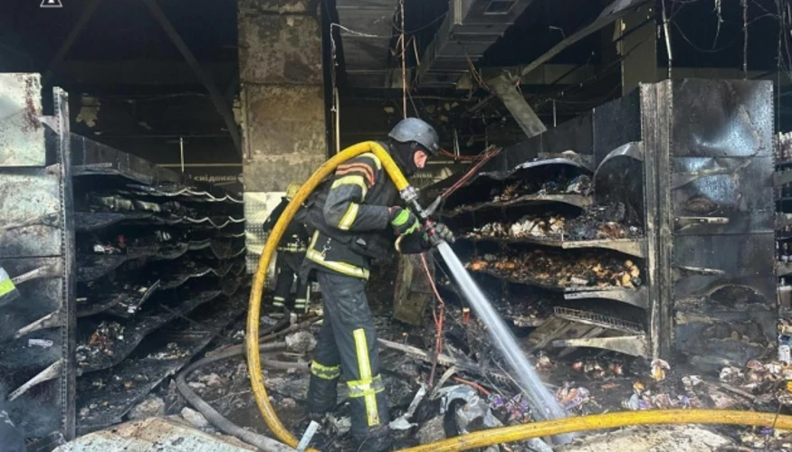 Наслідки удару по супермаркету АТБ у Чернігові, фото В'ячеслава Чауса (Телеграм)