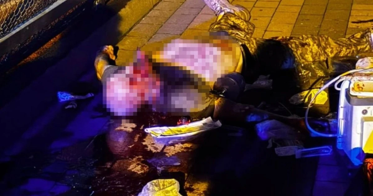 Школа на вулиці Степана Бандери у Львові, поліційне огородження та правоохоронці біля будівлі