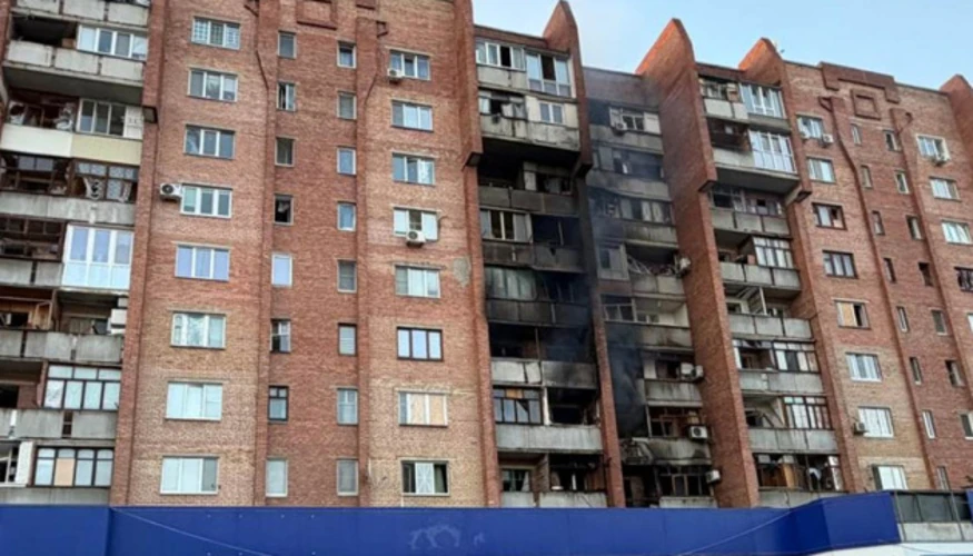 Наслідки влучань у житловій забудові Краматорська після авіаудару 13 серпня