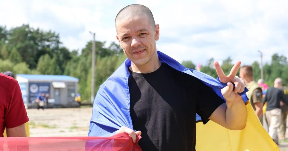 Звільнені з російського полону українські військові після повернення