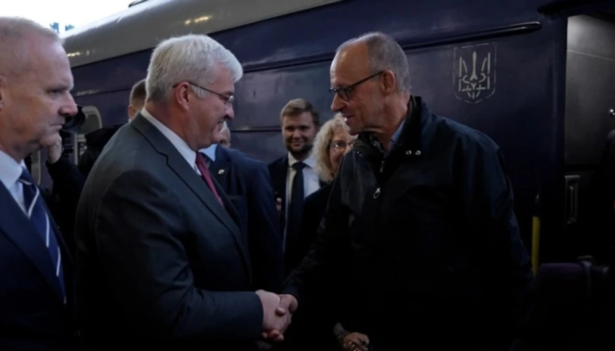 Канцлер Німеччини Фрідріх Мерц після прибуття потягом до Києва 4 жовтня 2026 року.